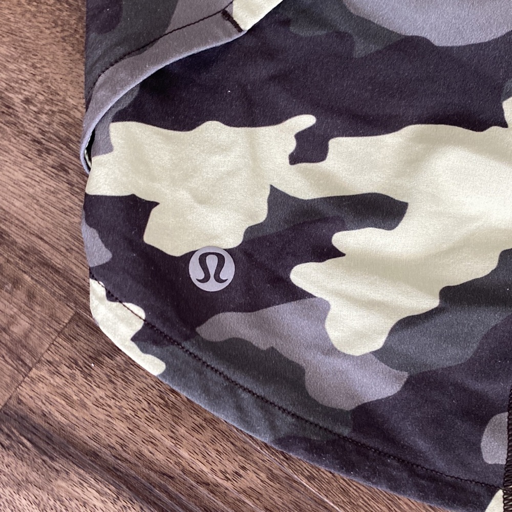 Camo luluemon shorts - Picture 6 of 7